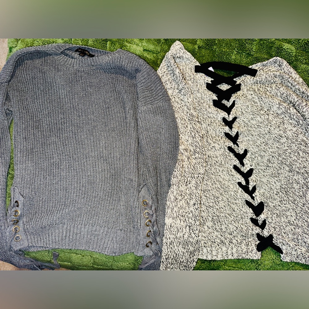 Bundle of 2 lace-up sweaters